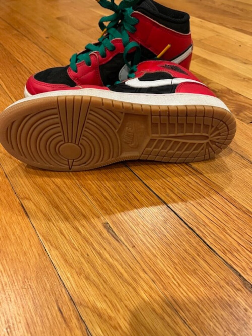 Air Jordan 1 Mid SE 'Christmas 2022' Edition - Kids Size 4Y - Picture 6 of 11